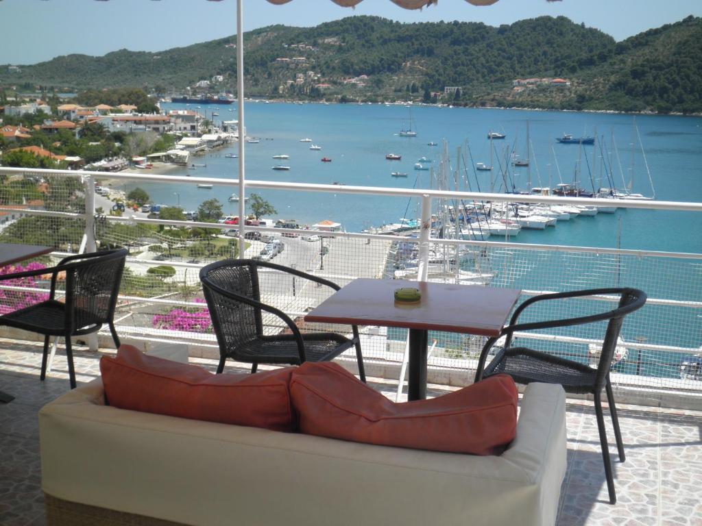 Babis Hotel Скиатос Екстериор снимка